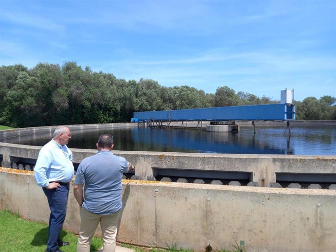 El gerente de Abaqua, Emeterio Moles, visita ocho depuradoras de Menorca
