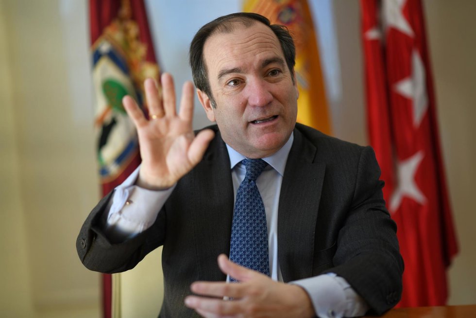 Archivo - El delegado de Urbanismo, Medio Ambiente y Movilidad del Ayuntamiento de Madrid, Borja Carabante, durante una entrevista para Europa Press, en el Palacio de Cibeles, a 20 de febrero de 2024