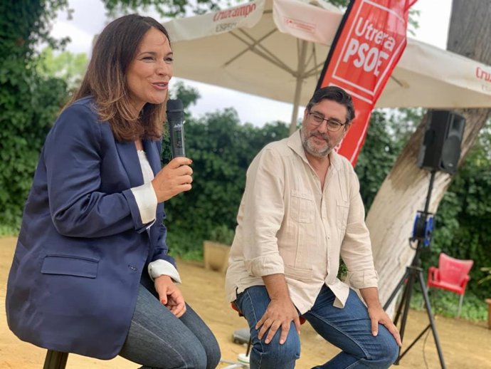 La candidata del PSOE al Parlamento europeo Lina Gálvez, en un acto en Utrera (Sevilla).