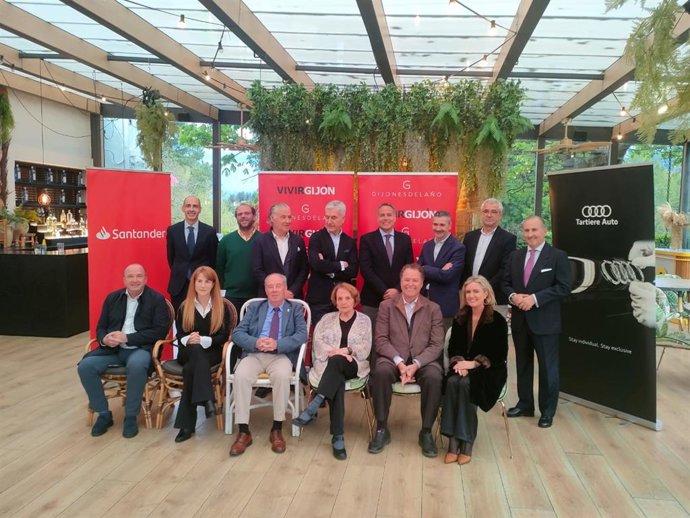 Archivo - Jurado del premio 'Gijonés del Año 2023', que reconoce al periodista deportivo Juanma Castaño