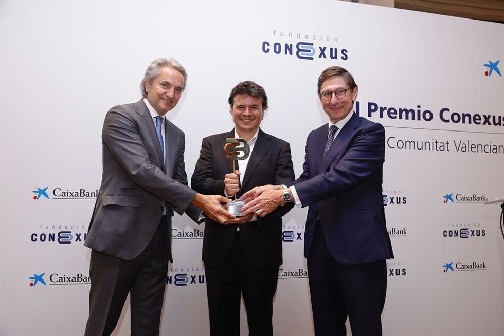La Fundación Conexus y CaixaBank premian al científico Pablo Jarillo-Herrero por su trayectoria
