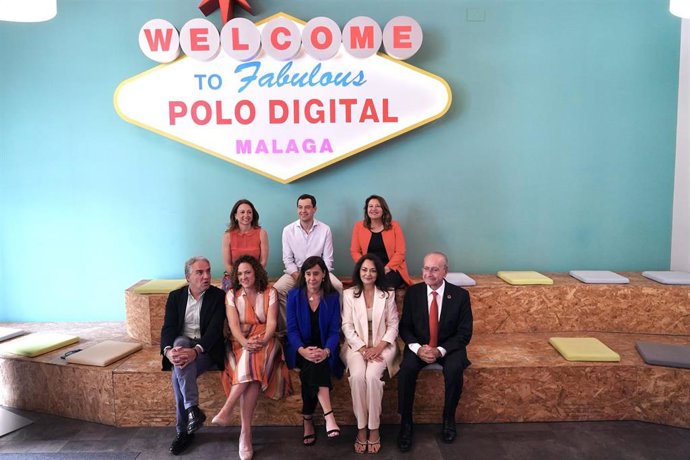 vicesecretario de Coordinación Autonómica y Local del PP, Elías Bendodo; el presidente del PP-A, Juanma Moreno; candidata número 2 al parlamento europeo, Carmen Crespo, la presidenta provincial del PP, Patricia Navarro , y alcalde, Francisco de la Torre.