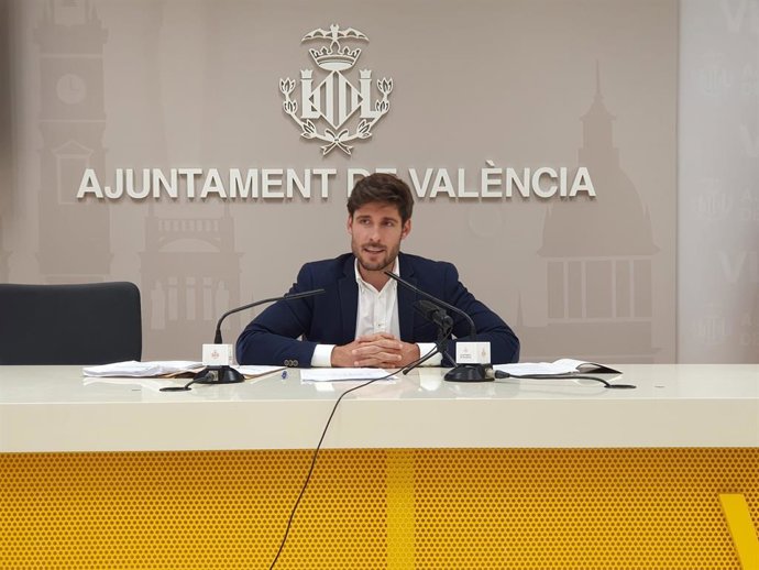 El portaveu de l'equip de govern de l'Ajuntament de Valncia, Juan Carlos Caballero, en la roda de premsa posterior a la Junta de Govern Local.