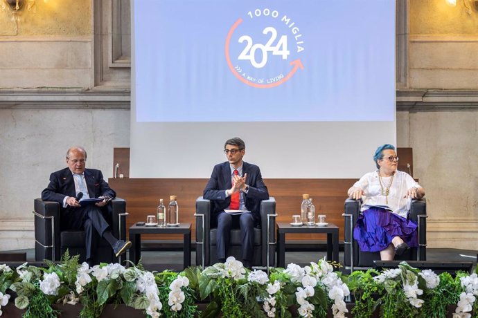 From left, Ac Brescia President Aldo Bonomi, Councilor of the Municipality of Brescia with responsibility for productive activities, tourism, social and economic innovation and digital transition Andrea Poli e 1000 Miglia President Beatrice Saottini