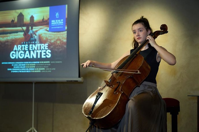 Actuación en la presentación del festival Arte Entre Gigantes en Campo de Criptana.