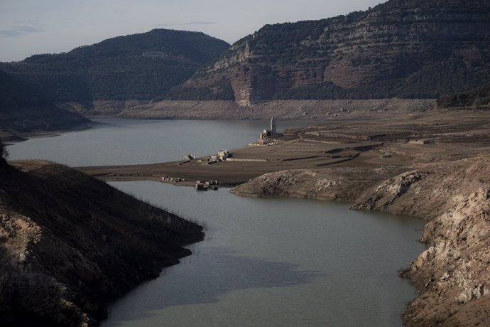 Imagen de archivo - Vista del pantano de Sau, a 22 de enero de 2024, en Barcelona, Catalunya (España). 