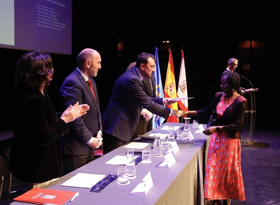 El Gobierno reconoce el esfuerzo y el rendimiento de 56 estudiantes en la entrega de los premios extraordinarios
