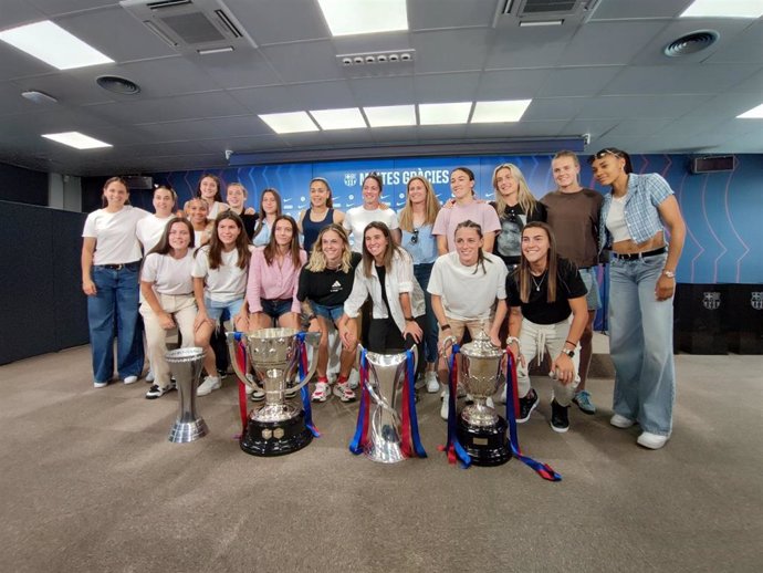 La plantilla del Barça Femení se despide de la jugadora Mariona Caldentey, en el acto de despedida a la internacional española celebrado en la Ciutat Esportiva Joan Gamper del FC Barcelona