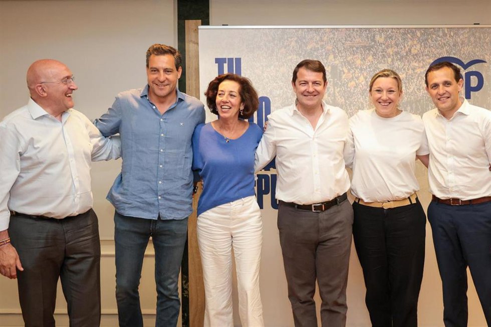 Carnero, De la Hoz, Cantalapiedra, Mañueco, Blanco e Íscar, en el acto de esta tarde en Valladolid