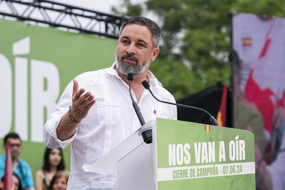 El presidente de VOX, Santiago Abascal, interviene durante el acto de cierre de campaña de VOX, en el Parque de la Fuente, a 7 de junio de 2024, en Fuenlabrada, Madrid (España).