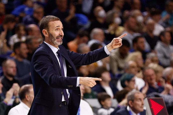 Archivo - Sito Alonso, head coach of UCAM Murcia, gestures during the spanish league, Liga ACB Endesa - Regular Season, basketball match played between Real Madrid Baloncesto and UCAM Murcia at Wizink Center pavilion on november 20, 2022, in Madrid, Spain