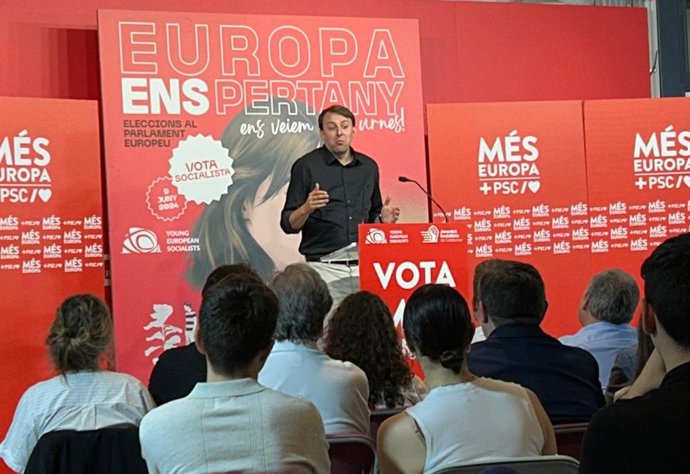 El candidato del PSC a las elecciones europeas, Javi López, en el acto final de campaña