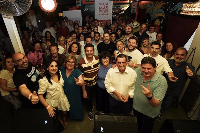 Los socialistas de Granada en el cierre de campaña celebrado en Lemon Rock.