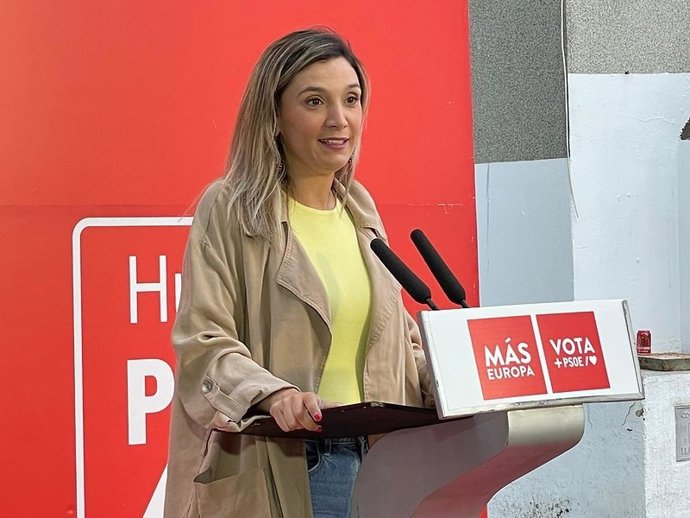 La portavoz del PSOE-A y parlamentaria andaluza, María Márquez, en el acto de cierre de campaña en Punta Umbría.