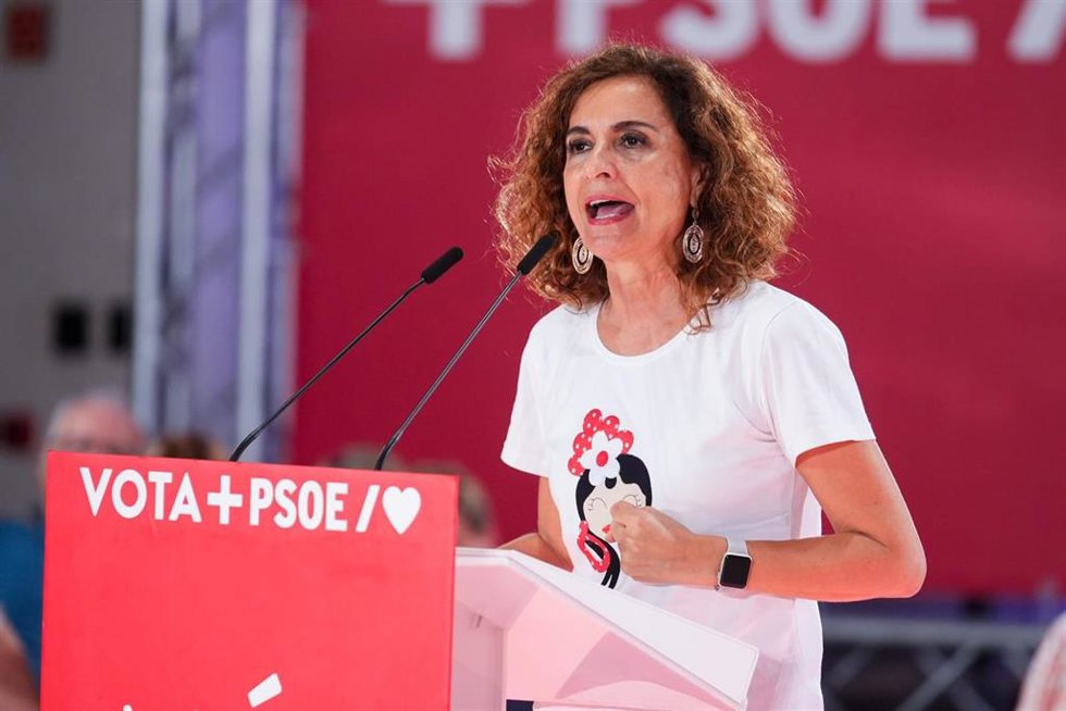 La vicesecretaria general del PSOE, María Jesús Montero, en el acto de cierre de campaña del PSOE-A en Sevilla.