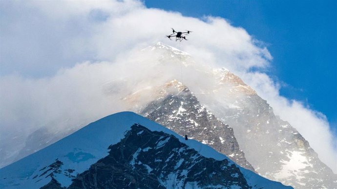 Drones que transportan cargas de hasta 15 kg en las condiciones ambientales y de altitud extremas del Monte Everest