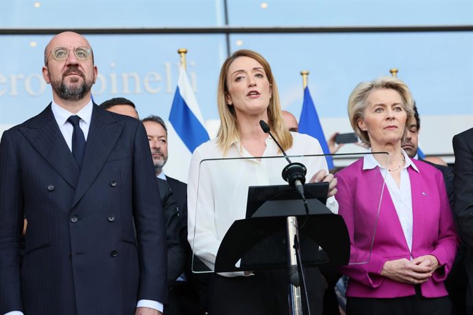 Archivo - European Council President Charles Michel, European Parliament President Roberta Metsola and European Commission President Ursula Von der Leyen pictured during a tribute to the victims of the Hamas-organized attacks in Israel, organized by Europ