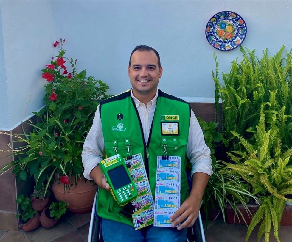 Francisco Ponce, vendedor de la ONCE en Isla Cristina.