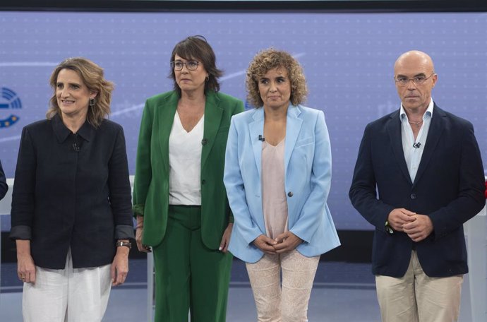 Els candidats per a les eleccions europees Teresa Ribera (PSOE); Diana Riba (Ara Repúbliques); Dolors Montserrat (PP) i Jorge Buxadé (Vox) durant un debat a nou a tres dies de les eleccions europees