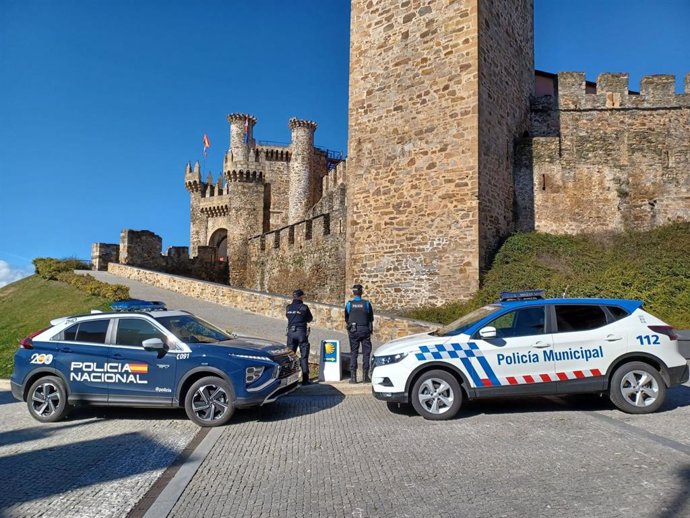 Policía Nacional y Policía Municipal de Ponferrada.