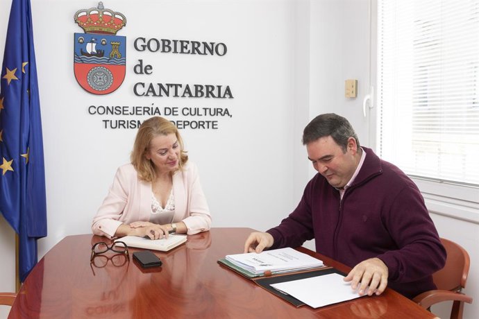 La Consejera De Cultura, Turismo Y Deporte, Eva Guillermina Fernández, Recibe Al Alcalde De Mieral, José Miguel Crespo