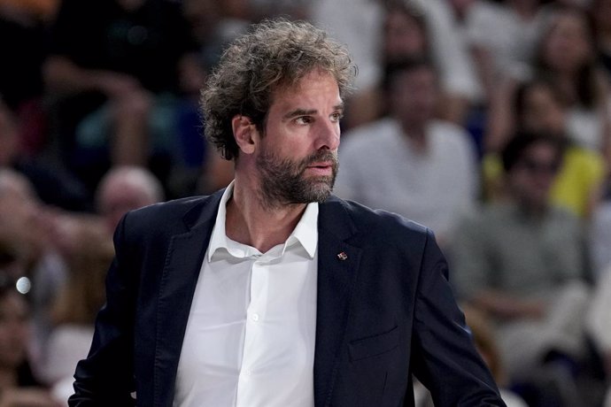 Roger Grimau, head coach of FC Barcelona, looks on during the spanish league, Liga ACB Endesa Semifinal 2, basketball match played between Real Madrid and FC Barcelona at Wizink Center on May 31, 2024 in Madrid, Spain.