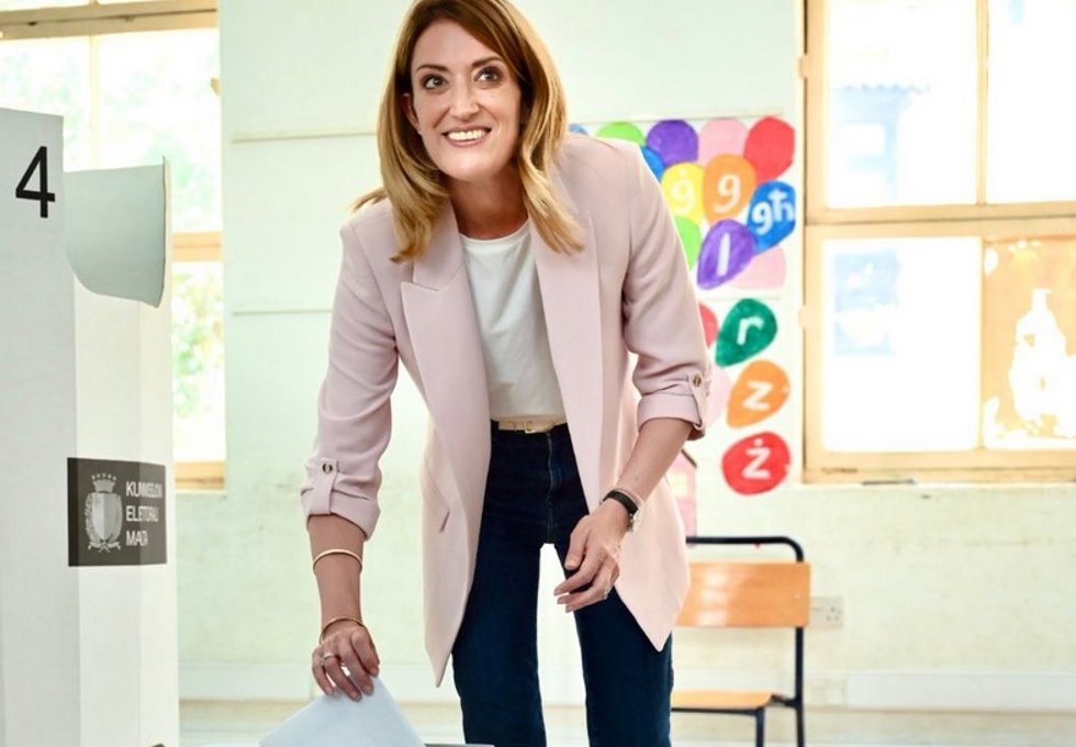 Roberta Metsola vota en las elecciones europeas