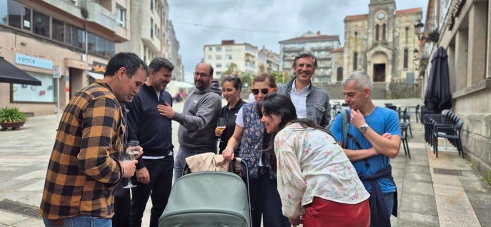 El candidato socialista Nicolás González Casares (PSdeG) aprovecha la jornada de reflexión para pasar el día en familia en Lalín (Pontevedra)