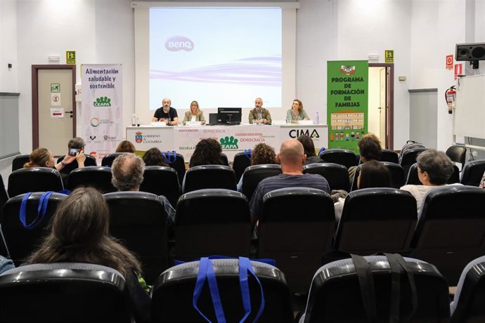 El consejero de Educación, Sergio Silva, inaugura el Congreso de Alimentación Saludable organizado por la Confederación Española de Asociaciones de Padres y Madres de Alumnado (CEAPA)