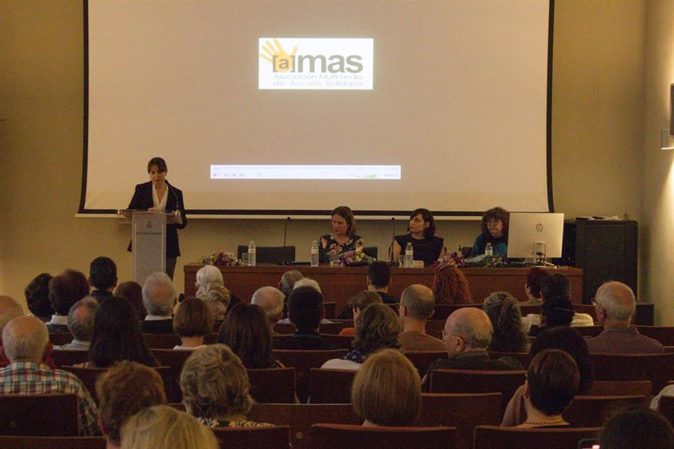 La poeta Luisa Pastor recitan en 'Poetas con Ñ'