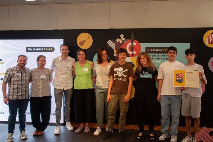 Alumnos y profesores del instituto Ca N'Oriac de Sabadell (Barcelona)