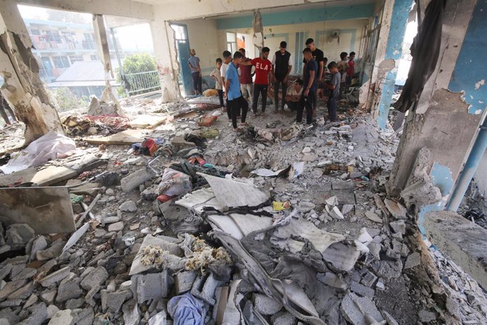 June 6, 2024, Nusairat, Gaza Strip, Palestinian Territory: Palestinians inspect the damaged school following an Israeli airstrike on a school for displaced persons belonging to the United Nations Relief and Works Agency for Palestine Refugees in the Near 