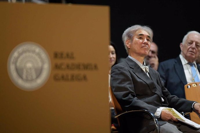 Takekazu Asaka ingresa como miembro de honor en la Real Academia Galega