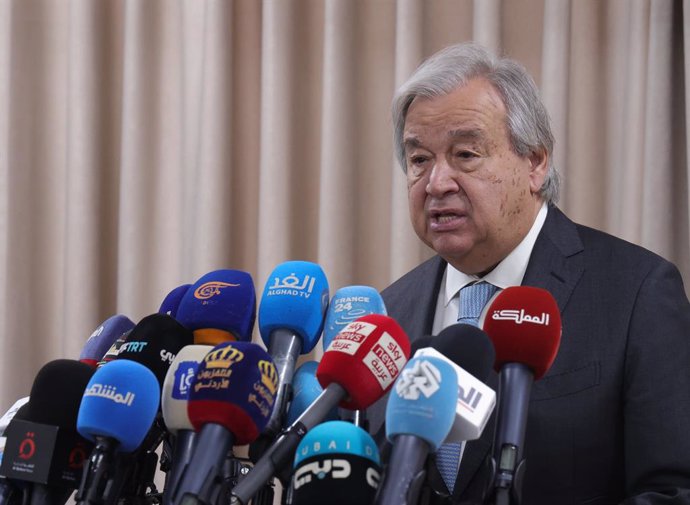 Archivo - 25 March 2024, Jordan, Amman: United Nations Secretary-General Antonio Guterres attends a press conference inside a UNRWA school at Al-Wehdat camp for Palestinian refugees in Amman. Photo: -/petra/dpa