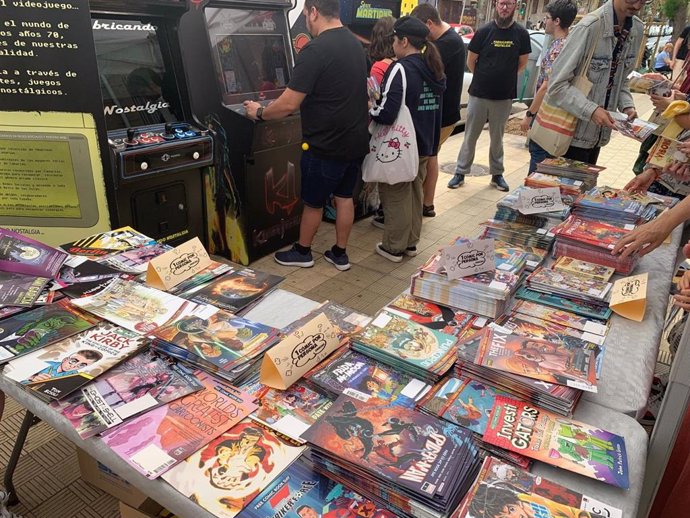 La calle Ramón y Cajal de Santa Cruz de Tenerife celebra el Día del Cómic Gratis