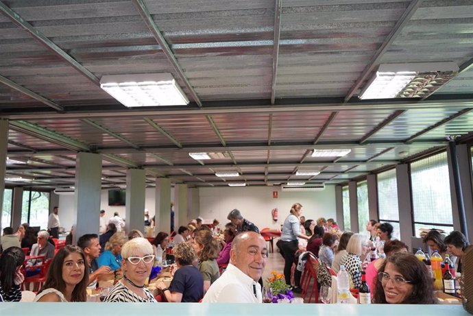 Comida popular en Segovia por el Día de la Familia del CSS La Fuencisla.