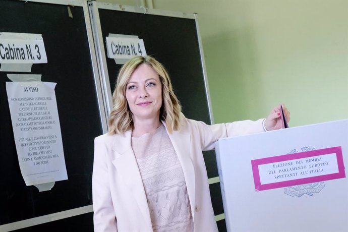 Giorgia Meloni votes en les eleccions europees 