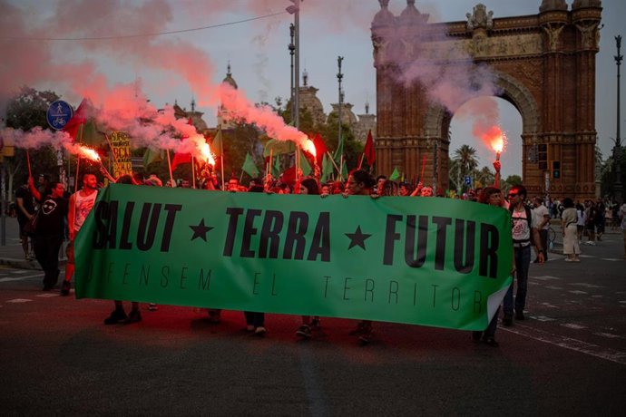 La marcha en el momento de empezar, en Arc de Triomf