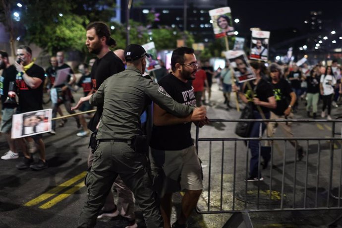 Miles de manifestantes protestan en Tel Aviv para exigir un acuerdo que libere a los rehenes retenidos en la Franja de Gaza (Archivo)