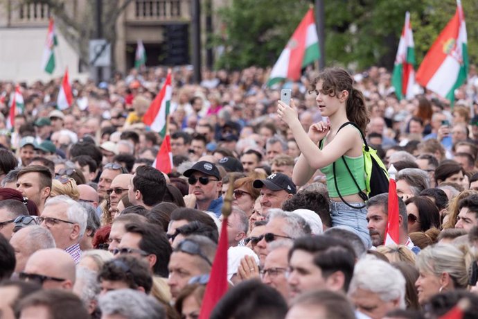 Archivo - Miles de personas durante una manifestación en Budapest (Archivo)