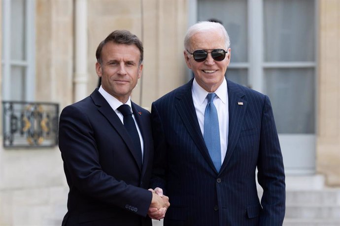 Los presidentes de Francia, Emmanuel Macron, y Estados Unidos, Joe Biden, en París.