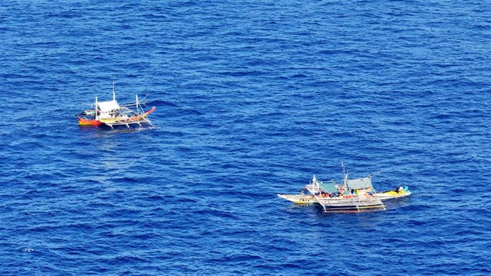 Imagen de archivo: barcos filipinosrealizando actividades en el mar de China Meridional