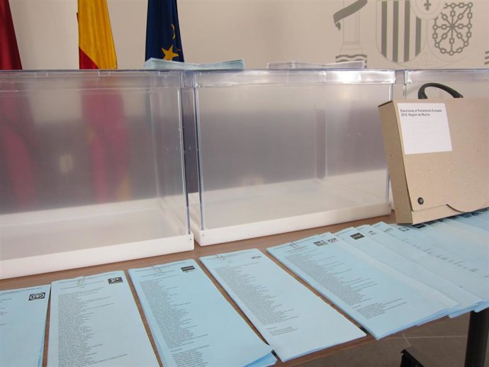 Archivo - URNAS, CARTERA KIT SISTEMA BRAILLE, PAPELETAS ELECCIONES MUNICIPALES Y EUROPEAS, DELEGACIÓN DEL GOBIERNO