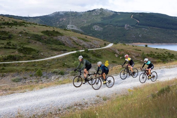 Archivo - Ciclistas participantes en el programa Cyclope de la Diputación de Palencia.