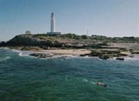 Muere un ocupante de una embarcación cargada de hachís perseguida por una patrullera de Aduanas en Barbate (Cádiz)