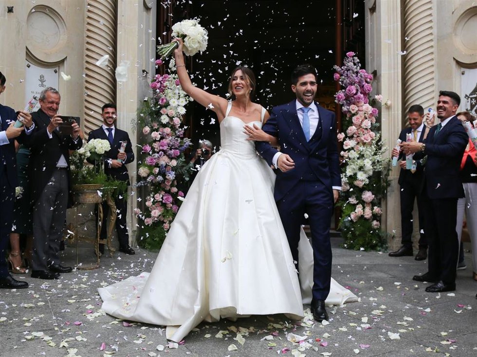 Mercedes Ron y Joaquín Martín salen de la Basílica de Jesús del Gran Poder tras darse el sí quiero a 08 de Junio de 2024 en Sevilla (España).