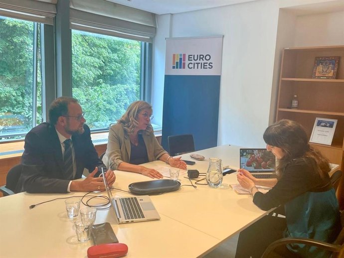 Los concejales de Desarrollo Urbano y Ciudad Inteligente, José Guillén, y de Gobierno Abierto, Promoción Económica y Empleo, Mercedes Bernabé, viajaron esta semana a Bruselas, donde han mantenido encuentros de alto nivel con responsables de Eurocities