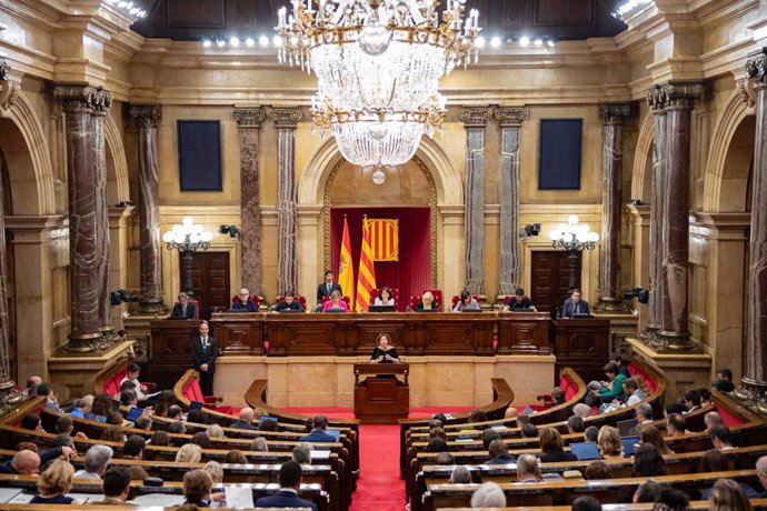 Archivo - Vista general d'una sessió plenària al Parlament, a 1 de setembre del 2023, a Barcelona, Catalunya