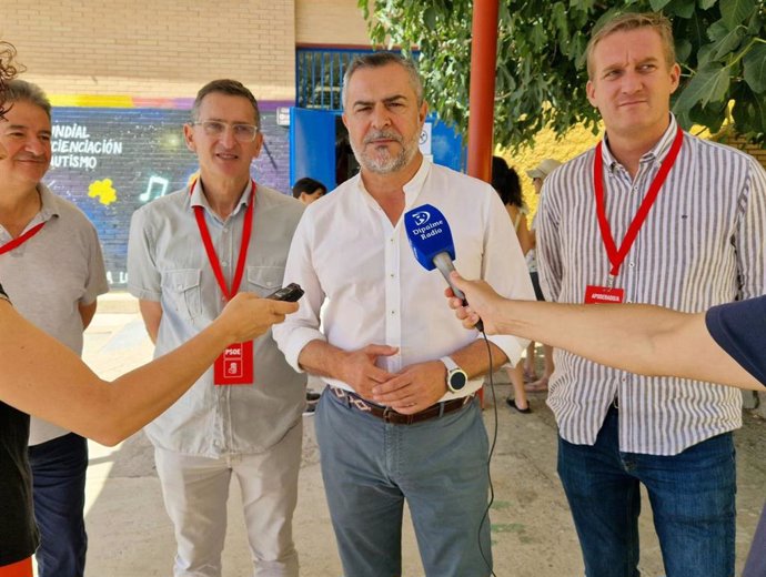 El secretario general del PSOE de Almería y diputado nacional, Juan Antonio Lorenzo Cazorla, este 9J.