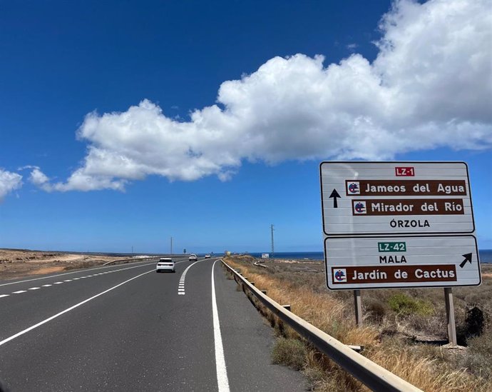 Carretera LZ-1, que comunica Arrecife con Órzola